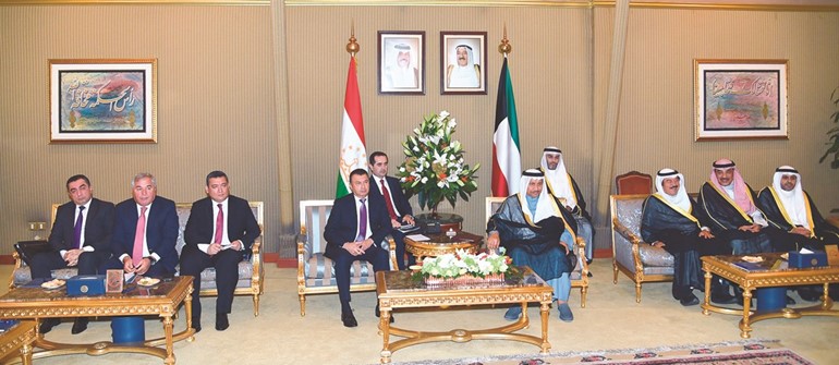 سمو رئيس الوزراء الشيخ جابر المبارك خلال المباحثات مع رئيس وزراء طاجيكستان﻿