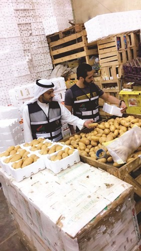 «التجارة» تُسجل 8 مخالفات بأسواق القرين و3 مخالفات في سوق الفرضة في كبد