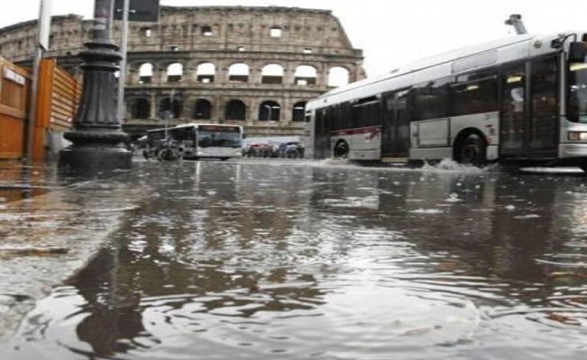 أمطار غزيرة تهطل على إيطاليا..وفيضانات في البندقية