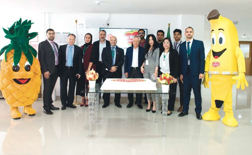  لقطة تذكارية خلال الافتتاح