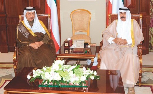سمو ولي العهد الشيخ نواف الأحمد خلال استقباله سمو الشيخ جابر المبارك ﻿