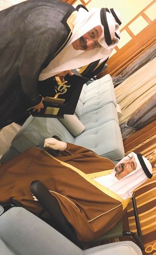 سمو الشيخ سالم العلي خلال استقباله يوسف الجاسم ﻿