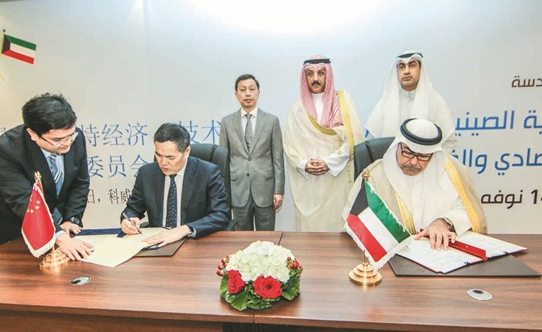 نبيل العبدالجليل وتشان كه مينغ خلال الاجتماع﻿