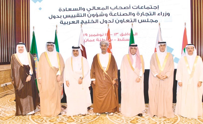 خالد الروضان ود. عبداللطيف الزياني مع الوزراء الخليجيين المشاركين في الاجتماعات	﻿