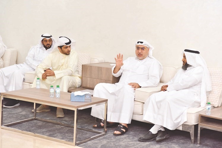 خالد الشطي متحدثا لأبناء الدائرة﻿