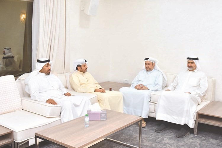 أبناء الدائرة في حوار خلال اللقاء﻿