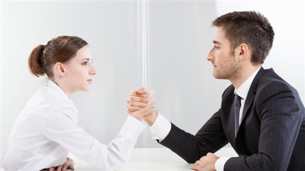 دراسة: الرجل أكثر حظا من النساء في العمل.. وأقل احتياجا لاستخدام الذكاء