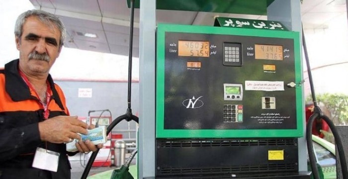 إيران ترفع أسعار البنزين 50 في المئة