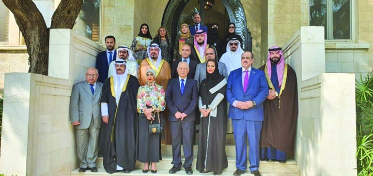  لقطة جماعية للمشاركين