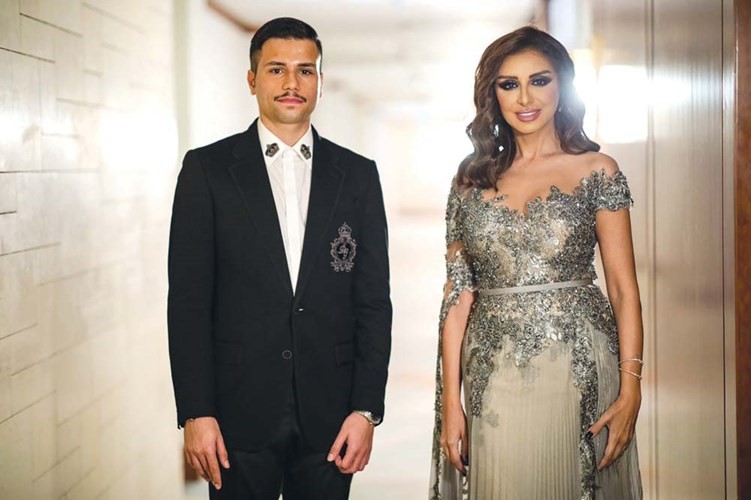 المنتج عبدالعزيز الزيدي مع أنغام﻿