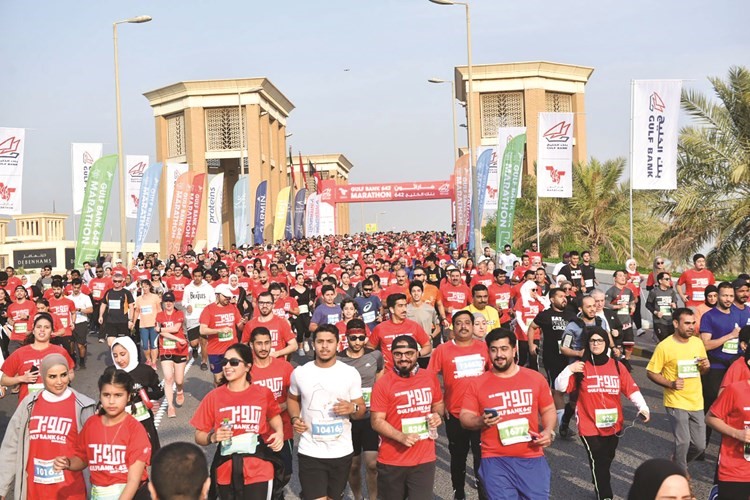 المتسابقون عند خط البداية﻿