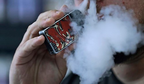 لشاب بلجيكي 18 عامًا.. أول حالة وفاة بالعالم نتيجة السجائر الإلكترونية