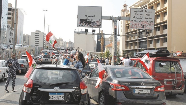 مواكب بوسطة الثورة خلال وصولها إلى بيروت	(محمود الطويل)﻿