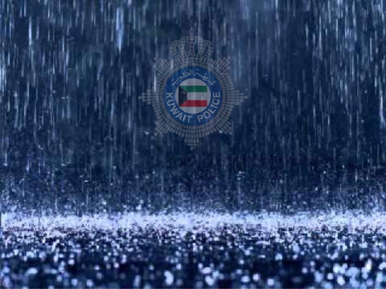 "الداخلية" تدعو قائدي المركبات لتوخي الحذر بسبب هطول الأمطار