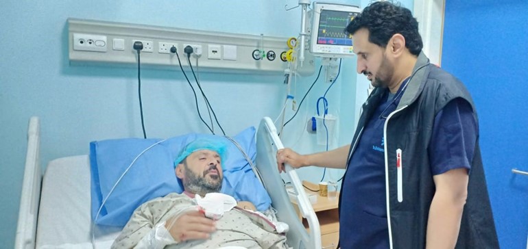 المطيري: علاج 70 مريضاً وإجراء 17 عملية قسطرة للاجئين السوريين في الأردن
