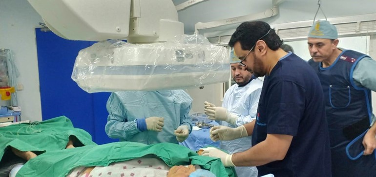 المطيري: علاج 70 مريضاً وإجراء 17 عملية قسطرة للاجئين السوريين في الأردن