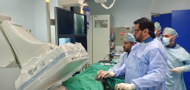 المطيري: علاج 70 مريضاً وإجراء 17 عملية قسطرة للاجئين السوريين في الأردن