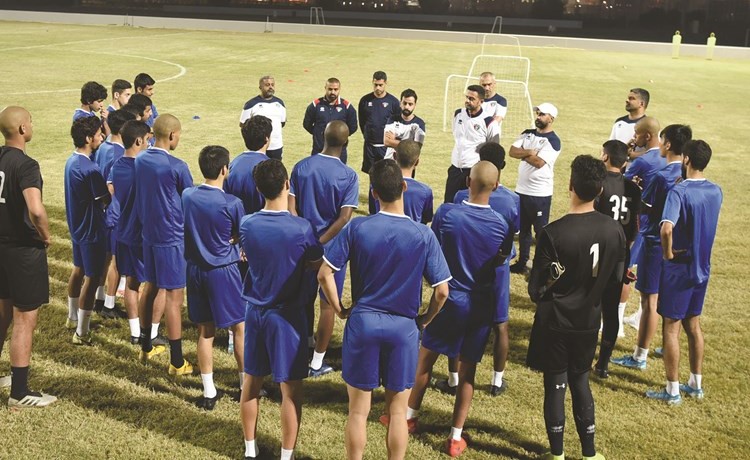 الجهاز الفني لمنتخب الشباب يحفز اللاعبين	 (أحمد علي)﻿