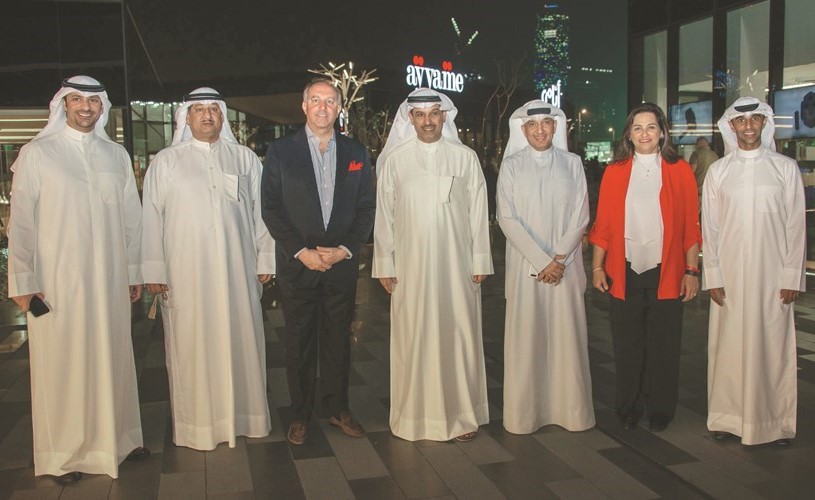 الرئيس التنفيذي لبنك الخليج أنطوان ظاهر مع مدير عام الهيئة العامة للشباب والرياضة د.حمود فليطح	(محمد هاشم)﻿