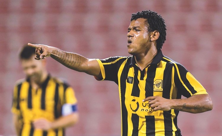 اتحاد جدة يدفع 3.5 ملايين دولار لتجديد عقد رومارينيو