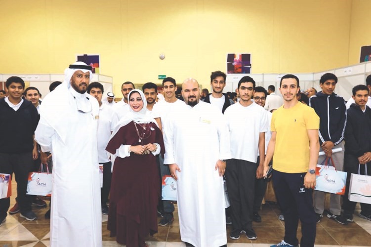 هيفاء الأيود ود.ماجد العلي ود.عبدالعزيز الجاسم وعدد من المشاركين﻿