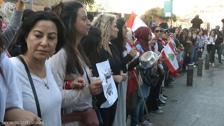 البرلمان اللبناني يرجئ جلسة تشريعية مثيرة للجدل تحت ضغط الشارع