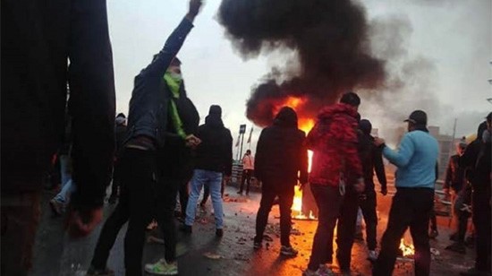 إيران: الاحتجاجات "انحسرت" بعد تحذير الحرس الثوري من إجراءات حاسمة