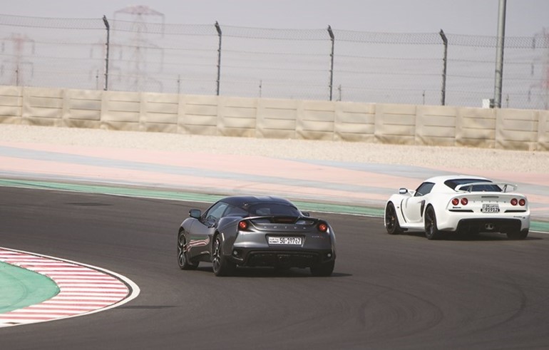 «لوتس الغانم» تستعرض أيقونتي السرعة Exige 350s وEvora 400
