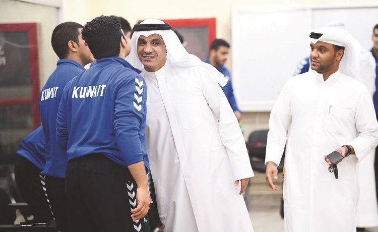 قايد العدواني مهنئا لاعبي المنتخب الوطني للناشئين﻿
