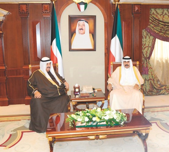 سمو ولي العهد الشيخ نواف الأحمد مستقبلا سمو الشيخ ناصر المحمد﻿