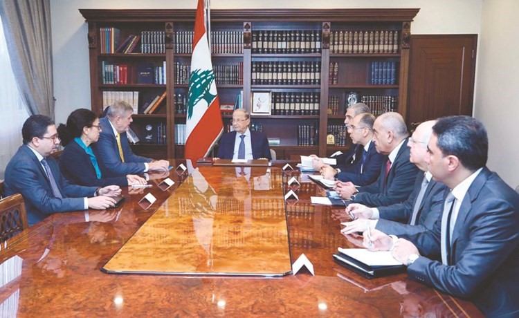 الرئيس اللبناني العماد ميشال عون مستقبلا المنسق الخاص للامم المتحدة في لبنان يان كوبيتش في قصر بعبدا (الوطنية)﻿