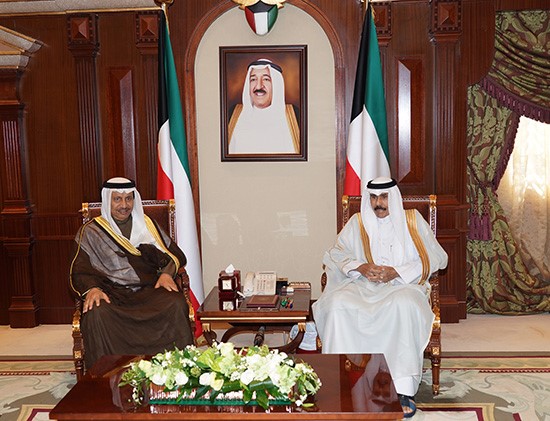 سمو ولي العهد الشيخ نواف الأحمد مستقبلا سمو الشيخ جابر المبارك 