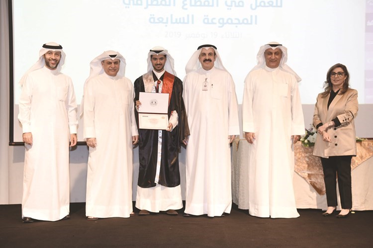 الفليج والماجد والرفاعي وبوخمسين خلال حفل التخرج﻿