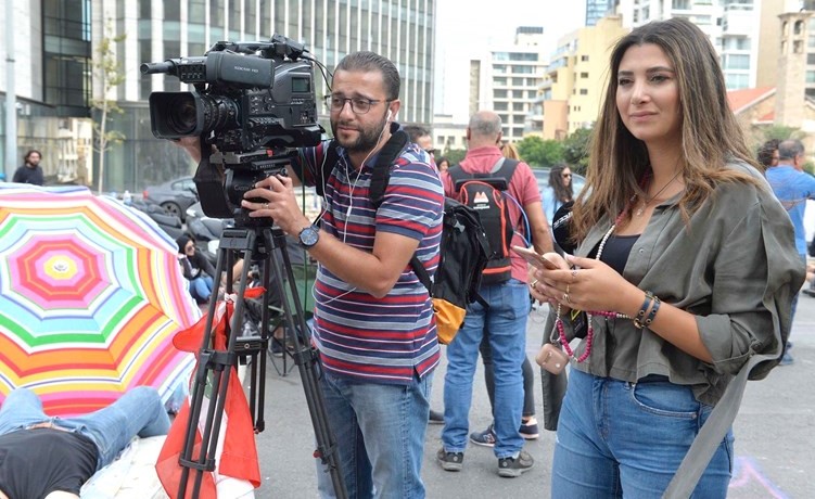 الإعلاميتان ليال أبو موسى وحليمة طبيعة	(محمود الطويل)