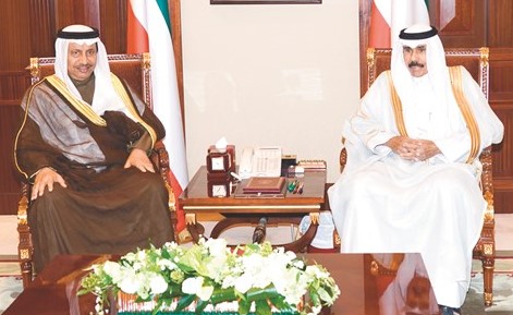 سمو ولي العهد الشيخ نواف الأحمد مستقبلا سمو الشيخ جابر المبارك﻿