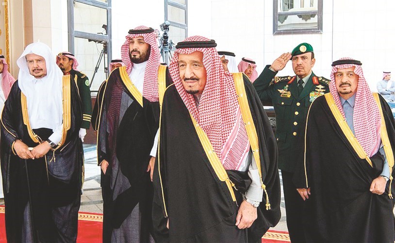 خادم الحرمين الملك سلمان بن عبد العزيز لدى وصوله برفقة ولي عهده صاحب السمو الملكي الأمير محمد بن سلمان لافتتاح أعمال السنة الرابعة من الدورة السابعة لمجلس الشورى									(واس)﻿