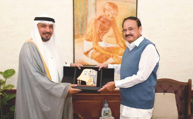 السفير جاسم الناجم مع نائب الرئيس الهندي فينكايا نايدو	﻿