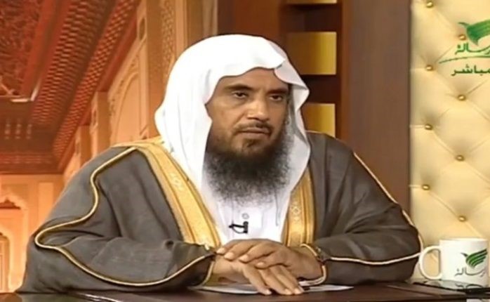 بالفيديو.. تجنبًا للتشبه بالمجوس.. الداعية الخثلان يوضح سبب كراهية الصلاة أمام الدفايات