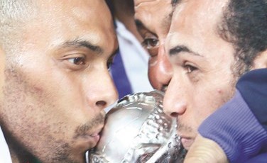 الأزرق يهيمن على الإحصائيات