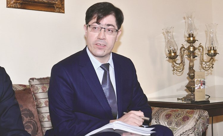 د.إيباي تؤارسون ﻿