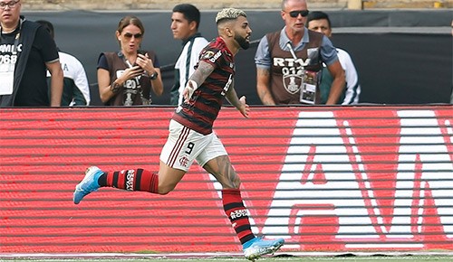 فلامينجو يلقن ريفر بليت درسا قاسيا ويتوج بلقب كأس ليبرتادوريس