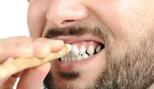 حقيقة غريبة.. أنياب الإنسان ليست لتقطيع اللحوم