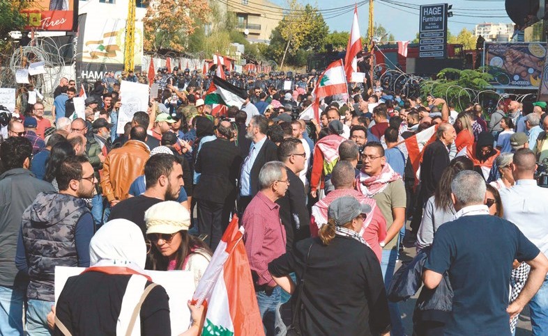 محتجو الممانعة قرب السفارة الأميركية في بيروت	(محمود الطويل)﻿