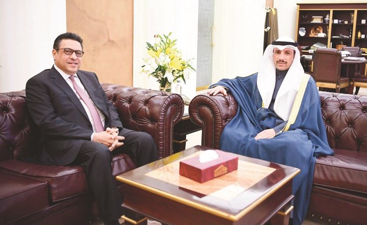 رئيس مجلس الأمة مرزوق الغانم خلال استقباله السفير المصري طارق القوني﻿