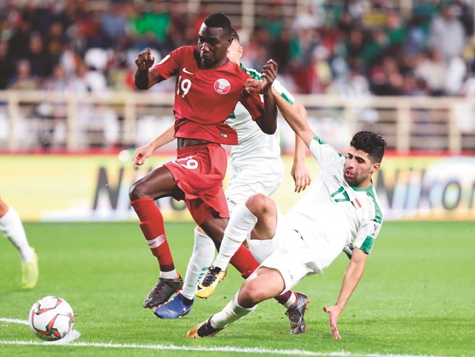 جانب من لقاء سابق بين قطر والعراق في كأس آسيا﻿