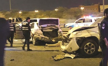 من حادث تصادم مركبة الوافد بالمركبة المتوقفة بفعل البنشر﻿