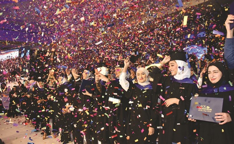 فرحة التخرج للطالبات﻿