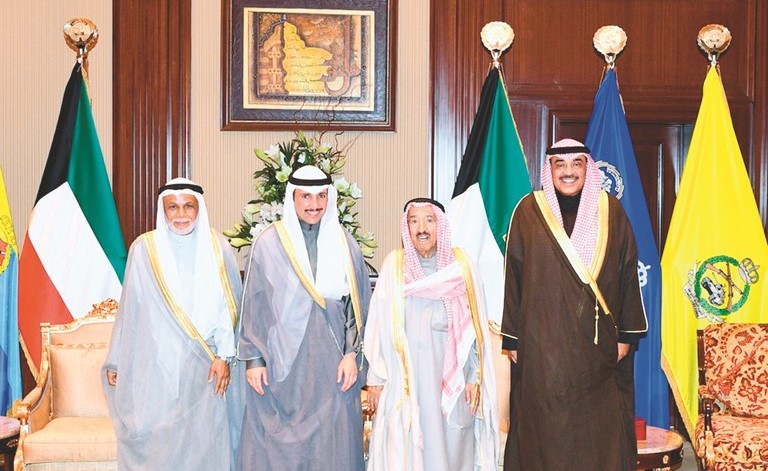 صاحب السمو الأمير الشيخ صباح الاحمد مستقبلا مرزوق الغانم وسمو الشيخ صباح الخالد والمستشار يوسف المطاوعة﻿