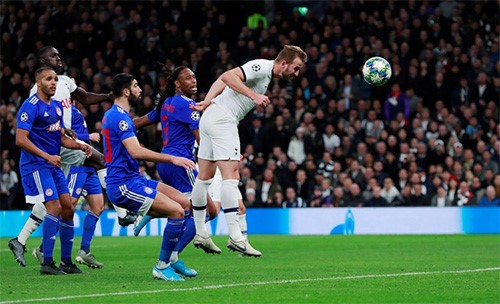توتنهام يفوز على أولمبياكوس وبايرن ميونخ على ريد ستار ويتأهلان لدور الـ 16 بدوري الأبطال