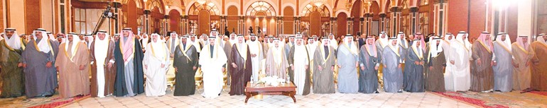 صاحب السمو الأمير الشيخ صباح الأحمد والشيخ جابر العبد الله والشيخ فيصل السعود وسمو الشيخ ناصر المحمد والشيخ سالم صباح الناصر والشيخ علي العبدالله وسمو الشيخ جابر المبارك والشيخ أحمد الحمود والشيخ د.إبراهيم الدعيج وسمو الشيخ صباح الخالد والشيخ د. سالم الجابر وعيسى الكندري والشيخ دعيج الخليفة والشيخ فهد السعد والشيخ علي الجابر والشيخ محمد الخالد والشيخ فهد السالم والشيخ محمد العبدالله وأنس الصالح وخالد الروضان وفيصل الحجي في مقدمة الحضور ﻿